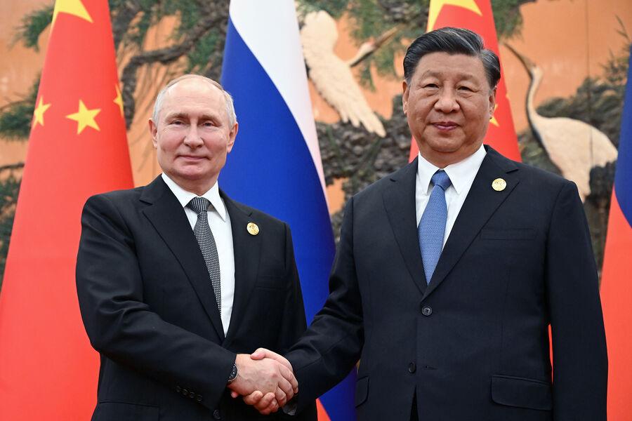 Путин и Си Цзиньпин обсудят на встрече в Пекине вопросы международного сотрудничества Путин и Си Цзиньпин обсудят на встрече в Пекине вопросы международного сотрудничества