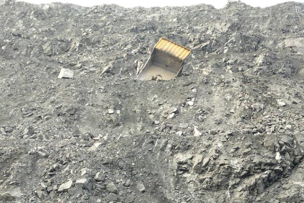 В Свердловской области опрокинулся «БелАЗ», водитель погиб на месте от тяжелых травм В Свердловской области опрокинулся «БелАЗ», водитель погиб на месте от тяжелых травм