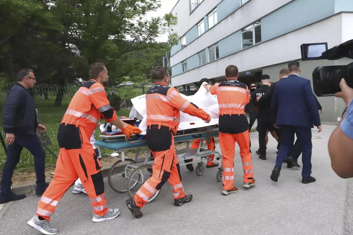 Полиция допрашивает жену подозреваемого в покушении на премьера Словакии Полиция допрашивает жену подозреваемого в покушении на премьера Словакии