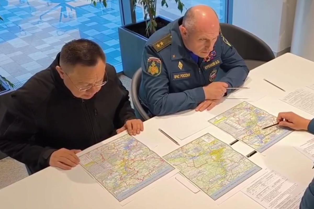 В Тюменскую область прибыли главы МЧС и Минстроя проконтролировать работы по сдерживанию паводка В Тюменскую область прибыли главы МЧС и Минстроя проконтролировать работы по сдерживанию паводка