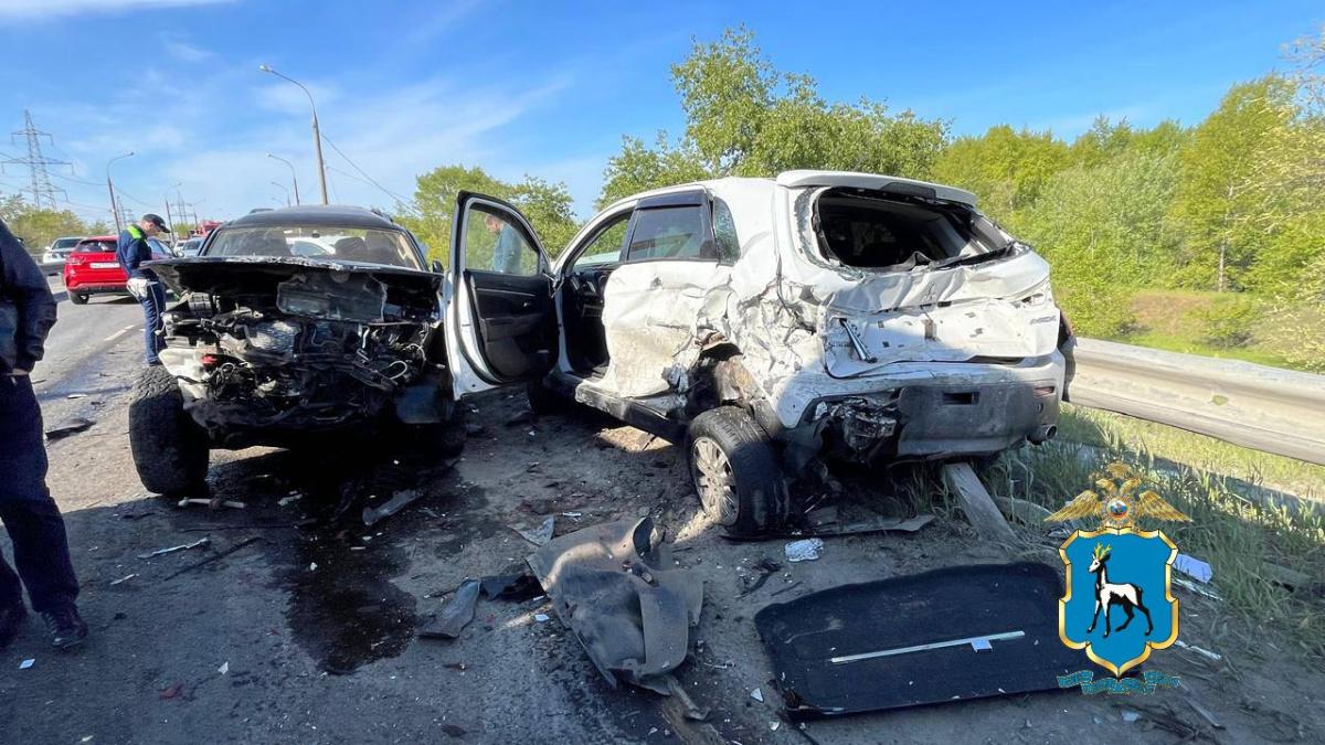 В Самаре в массовом ДТП с пассажирским автобусом пострадали шесть человек В Самаре в массовом ДТП с пассажирским автобусом пострадали шесть человек