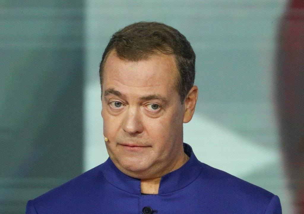 Медведев предположил, что Зеленский ездил прощаться с Харьковом Медведев предположил, что Зеленский ездил прощаться с Харьковом