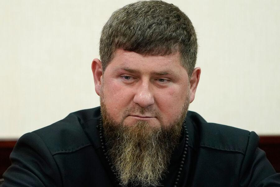 Кадыров предложил приводить в чувство эстонских политиков «Кинжалами» Кадыров предложил приводить в чувство эстонских политиков «Кинжалами»