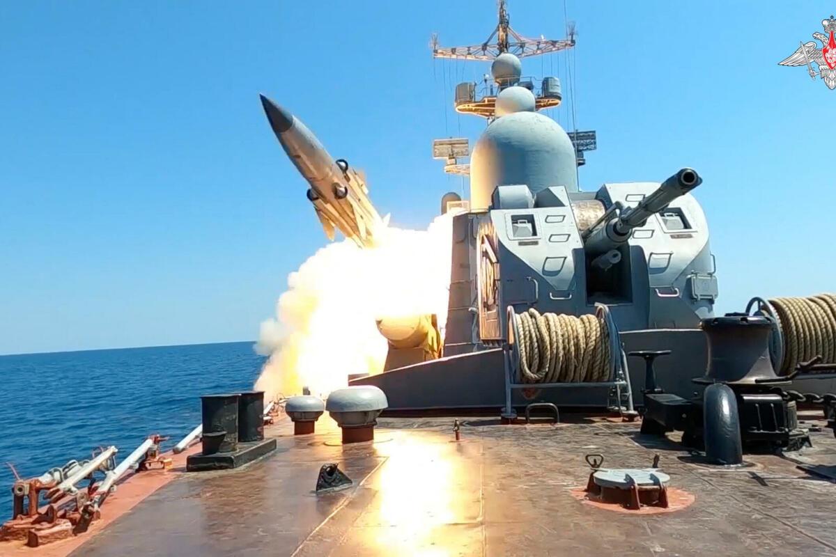 Российская авиация уничтожила украинский дрон-катер в Черном море Российская авиация уничтожила украинский дрон-катер в Черном море