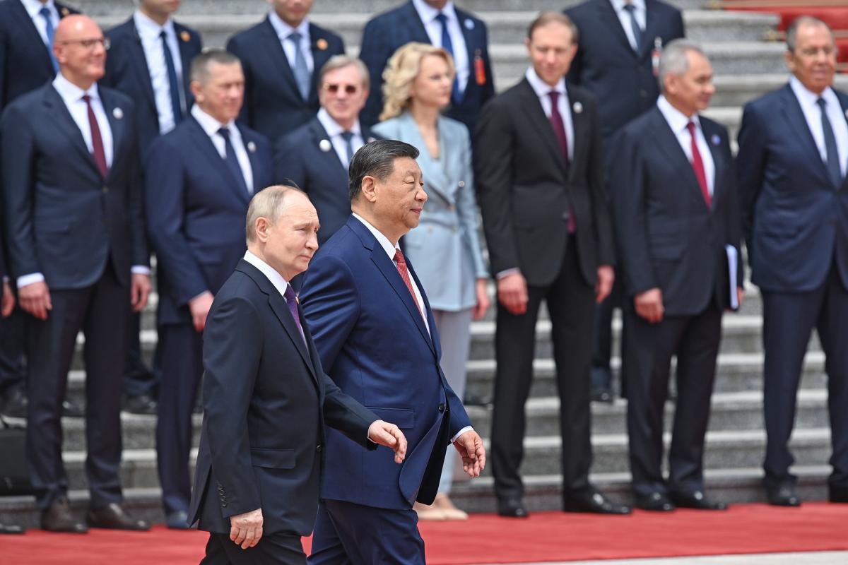 Путин извинился за созданные им сложности для переводчика на китайский Путин извинился за созданные им сложности для переводчика на китайский
