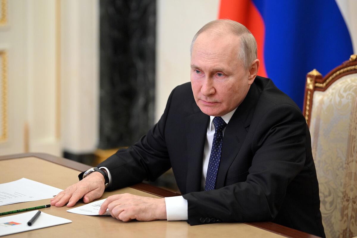 Путин заявил, что Россия готова предоставить льготы китайским бизнесменам Путин заявил, что Россия готова предоставить льготы китайским бизнесменам