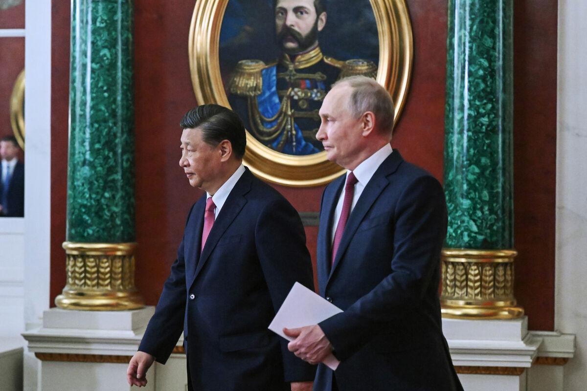 Китай следует стратегии Путина: обмен американских гособлигаций на золото России Китай следует стратегии Путина: обмен американских гособлигаций на золото России
