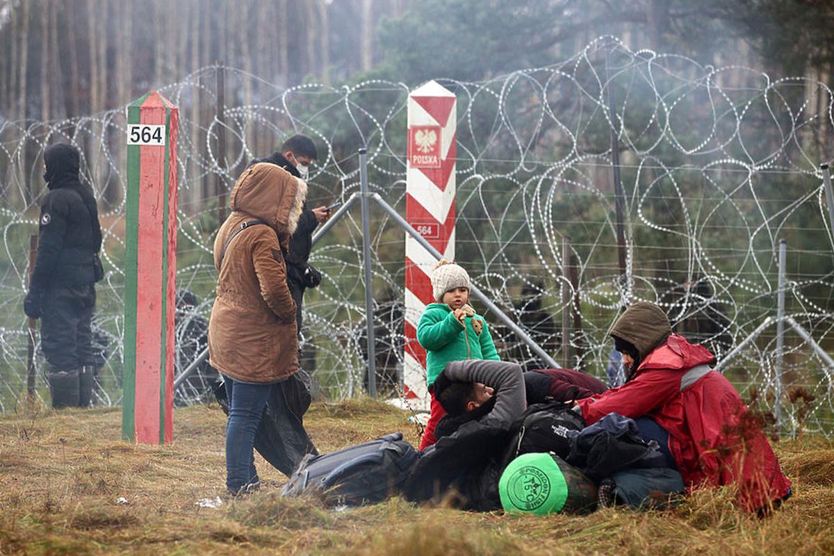Власти Польши отказались принимать мигрантов из-за украинских беженцев Власти Польши отказались принимать мигрантов из-за украинских беженцев