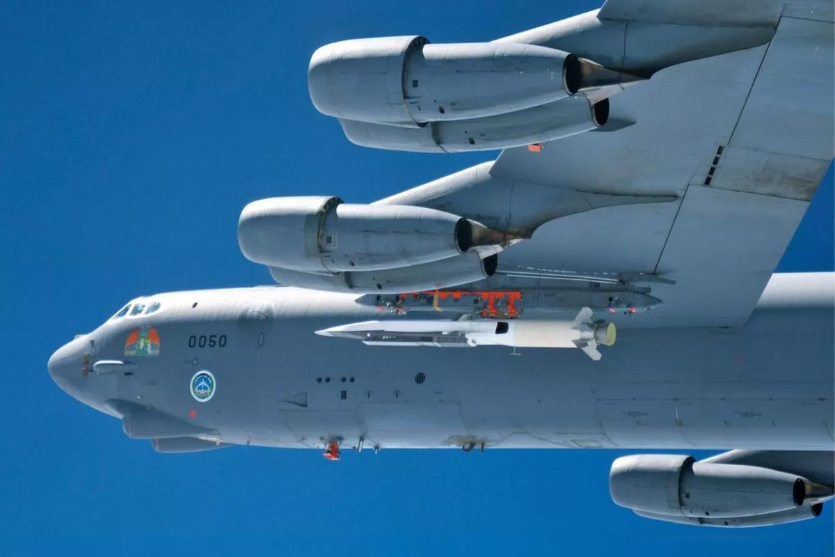 США перебросили в Британию стратегические бомбардировщики B 52 США перебросили в Британию стратегические бомбардировщики B 52