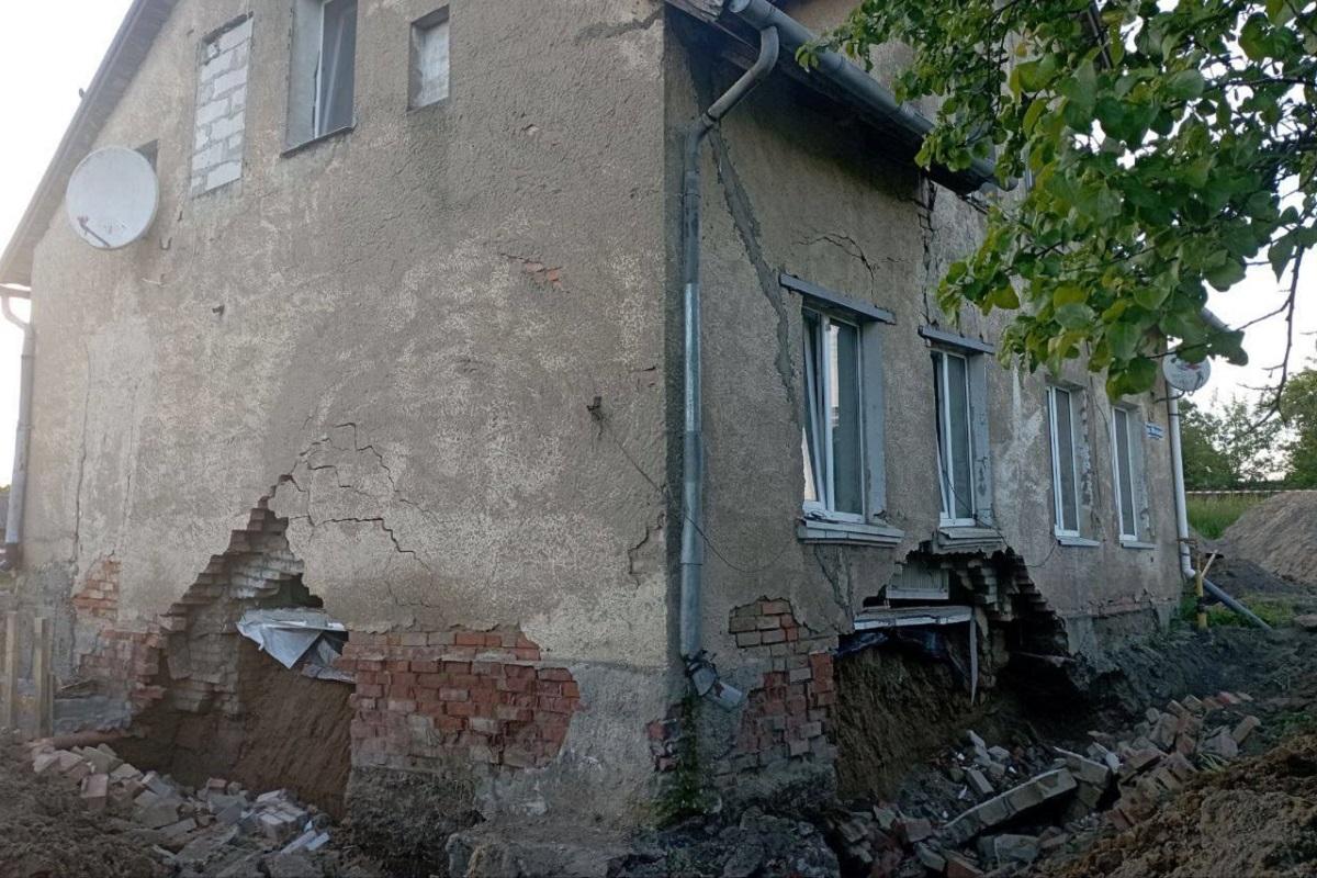 В Гвардейске во время капремонта частично рухнули стена и фундамент жилого дома, прокуратура инициировала проверку В Гвардейске во время капремонта частично рухнули стена и фундамент жилого дома, прокуратура инициировала проверку