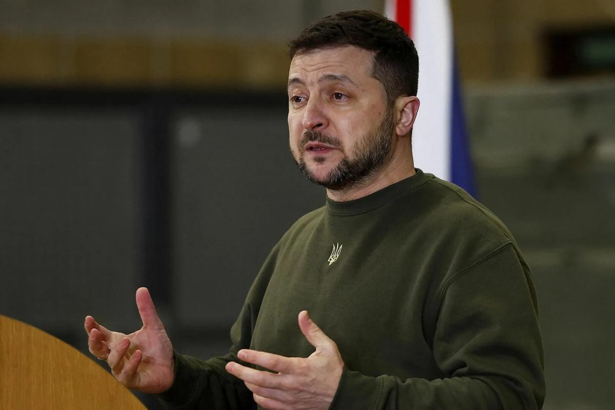 Зеленский поедет во Францию просить НАТО сбивать российские ракеты Зеленский поедет во Францию просить НАТО сбивать российские ракеты