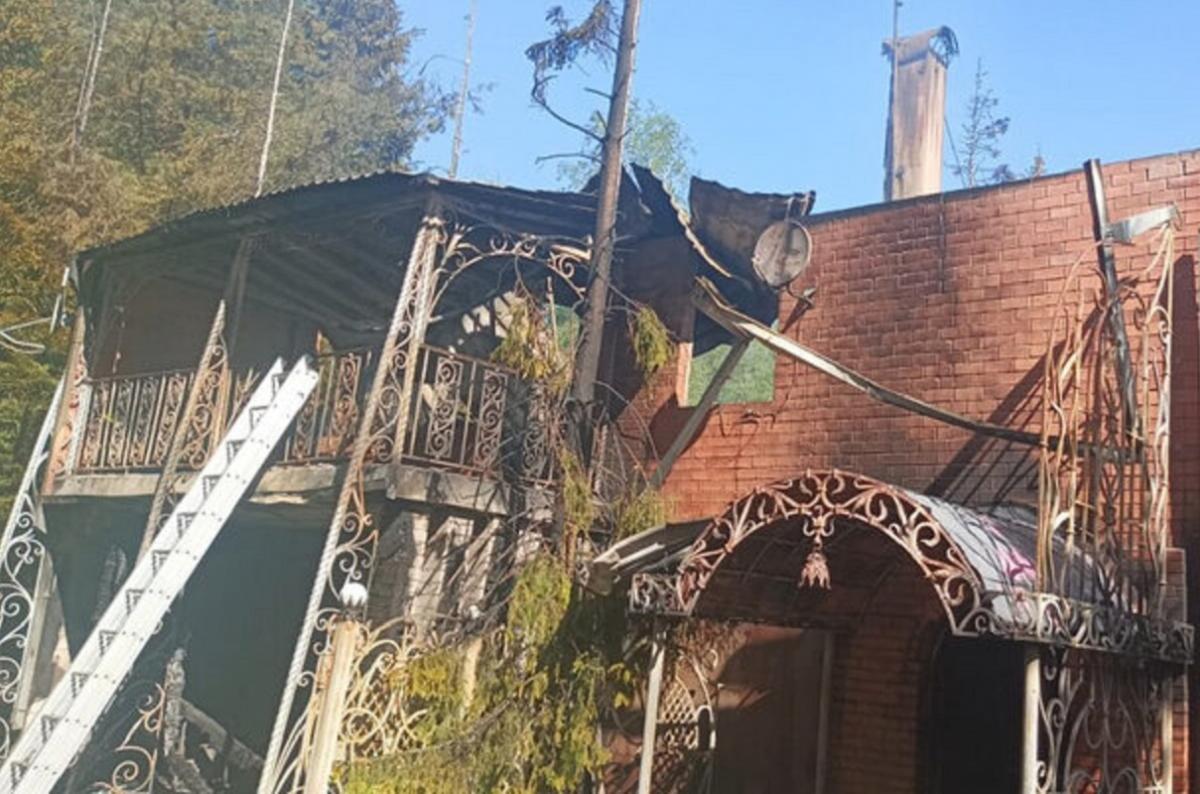 Шесть человек погибли и еще один пострадал при пожаре в жилом доме в Истре, возбуждено уголовное дело Шесть человек погибли и еще один пострадал при пожаре в жилом доме в Истре, возбуждено уголовное дело