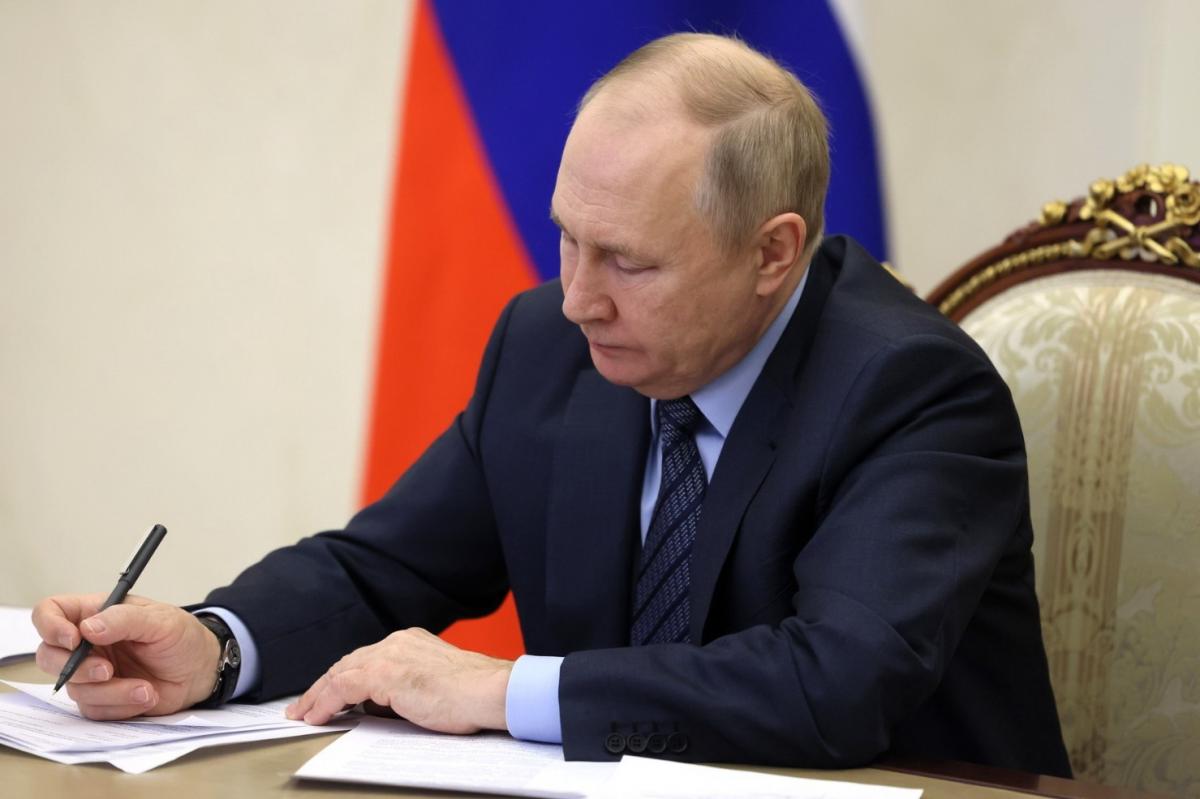 Путин разрешил конфискацию имущества США в России Путин разрешил конфискацию имущества США в России