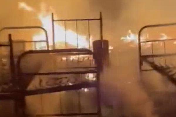 В сети появились кадры горящего полигона под Львовом, где погибли около 100 солдат ВСУ В сети появились кадры горящего полигона под Львовом, где погибли около 100 солдат ВСУ
