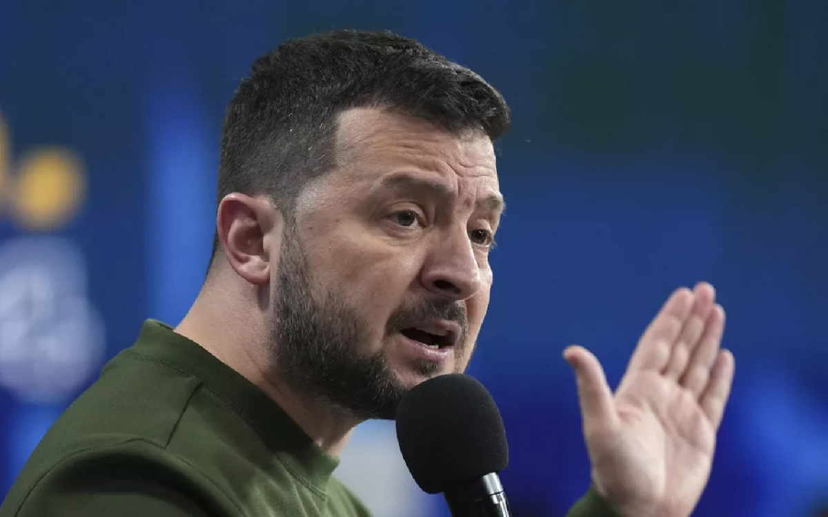 Зеленский назвал скучными слова Путина о его нелегитимности Зеленский назвал скучными слова Путина о его нелегитимности