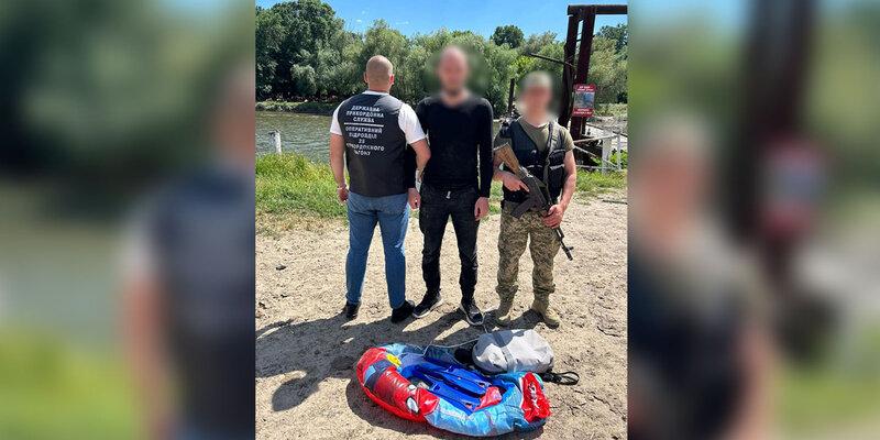 Украинец пытался переплыть границу на детском матрасе с Человеком-пауком Украинец пытался переплыть границу на детском матрасе с Человеком-пауком