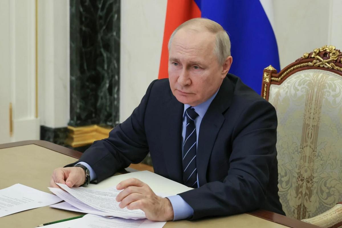 Песков назвал Путина трудоголиком, заканчивающим работать за полночь Песков назвал Путина трудоголиком, заканчивающим работать за полночь