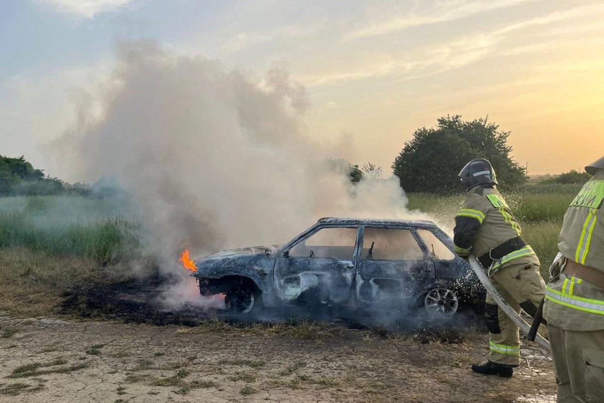 В Адыгее 3-летний ребенок заживо сгорел в легковом авто, пока взрослые собирали клубнику В Адыгее 3-летний ребенок заживо сгорел в легковом авто, пока взрослые собирали клубнику
