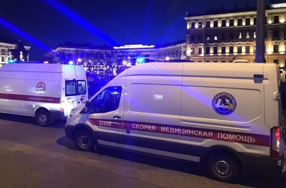 Жители Санкт-Петербурга обнаружили за окном голову соседа на веревке и вызвали полицейских