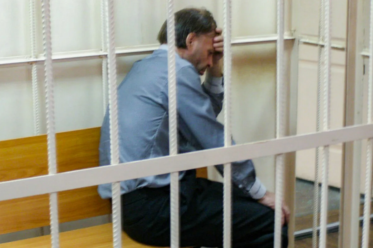 Маньяк из Челябинска, который 14 лет держал в плену девушку, оказался больным шизофренией Маньяк из Челябинска, который 14 лет держал в плену девушку, оказался больным шизофренией