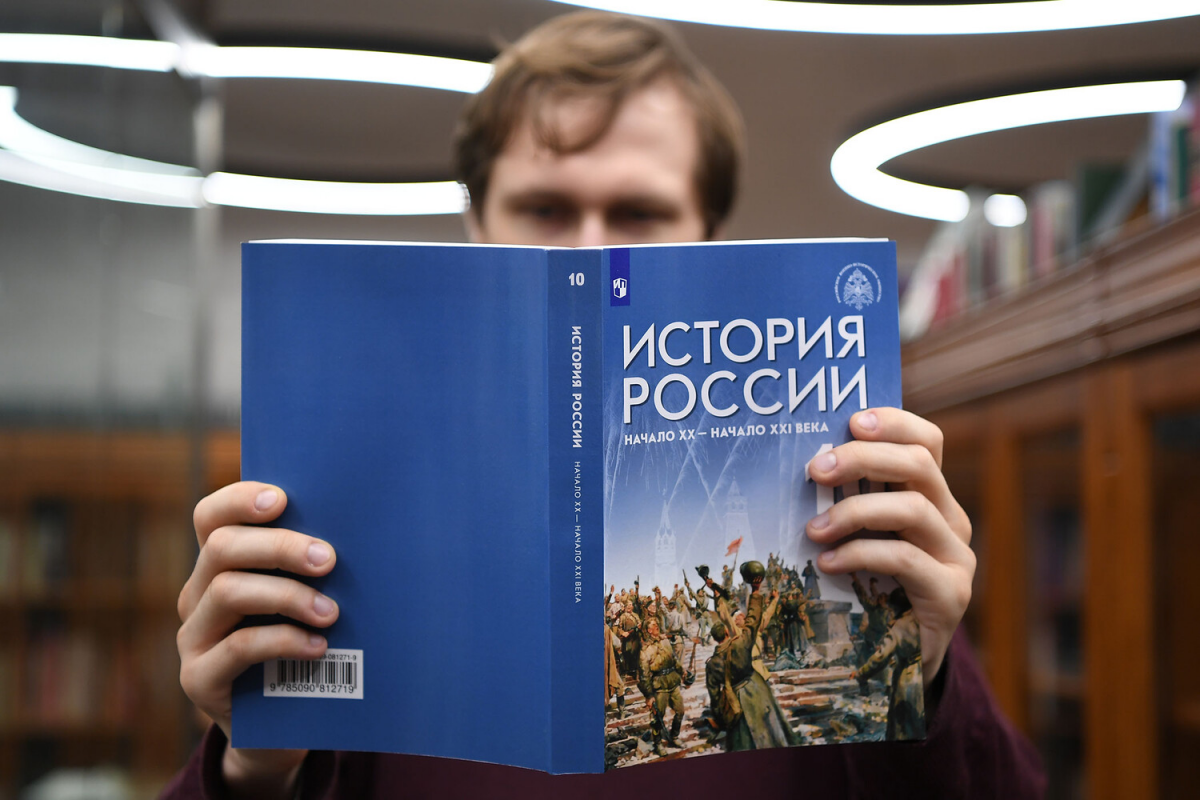 Министр просвещения сообщил, сколько стоят новые учебники по обществознанию и истории Министр просвещения сообщил, сколько стоят новые учебники по обществознанию и истории