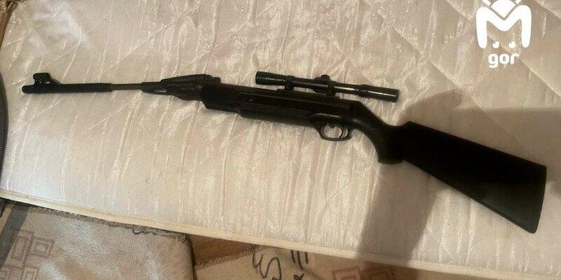 В Дагестане первоклассник во время игры случайно застрелил пятилетнего брата из пневматической винтовки В Дагестане первоклассник во время игры случайно застрелил пятилетнего брата из пневматической винтовки