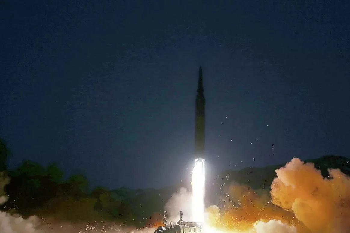 КНДР в ночь на 30 мая выпустила около 10 баллистических ракет малой дальности КНДР в ночь на 30 мая выпустила около 10 баллистических ракет малой дальности