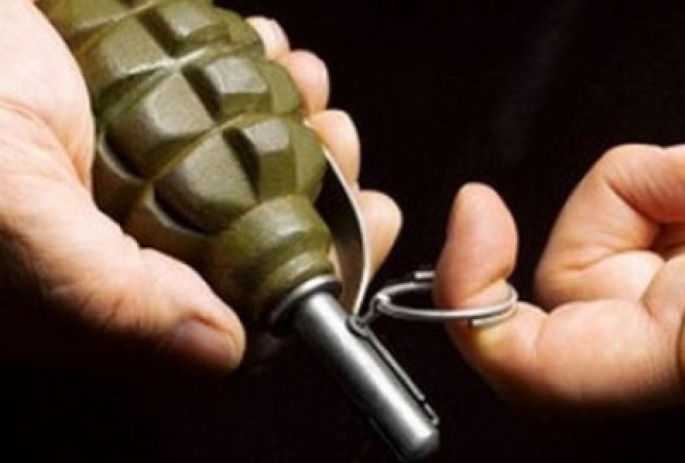 В Черкасской области во дворе дома сотрудника военкомата взорвалась брошенная кем-то граната В Черкасской области во дворе дома сотрудника военкомата взорвалась брошенная кем-то граната