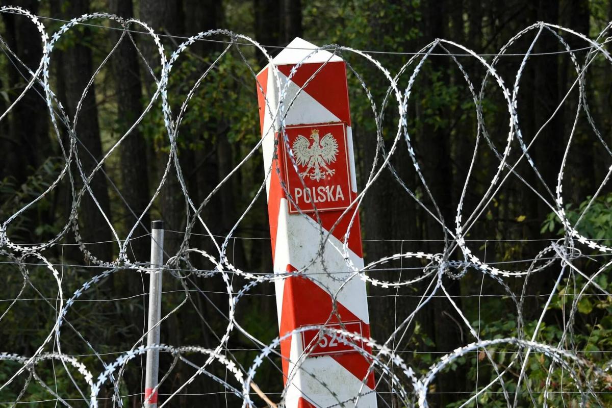Польша вернет буферную зону на границе с Белоруссией со вторника Польша вернет буферную зону на границе с Белоруссией со вторника