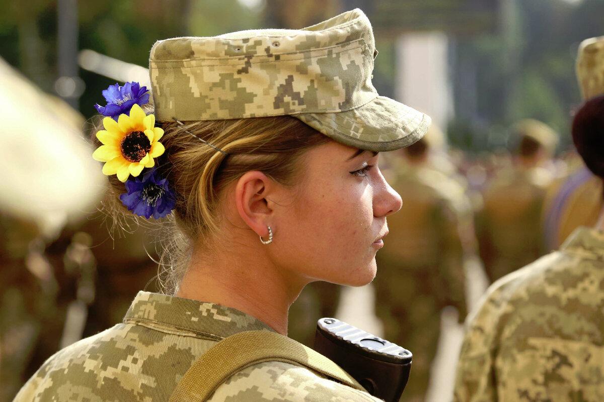Комбат ВСУ выступил с инициативой сделать военнообязанными всех украинок