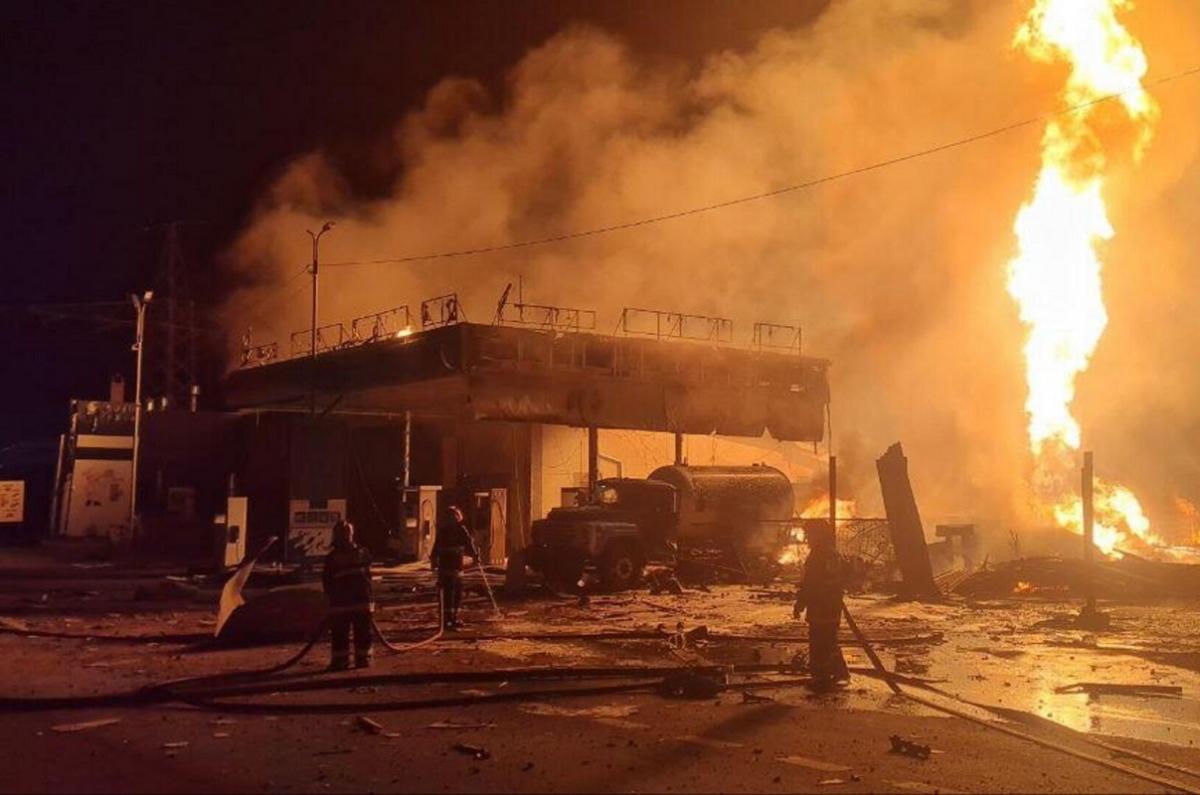 В Ереване госпитализированы 5 пострадавших при взрыве на газозаправочной станции, идет тушение пожара В Ереване госпитализированы 5 пострадавших при взрыве на газозаправочной станции, идет тушение пожара