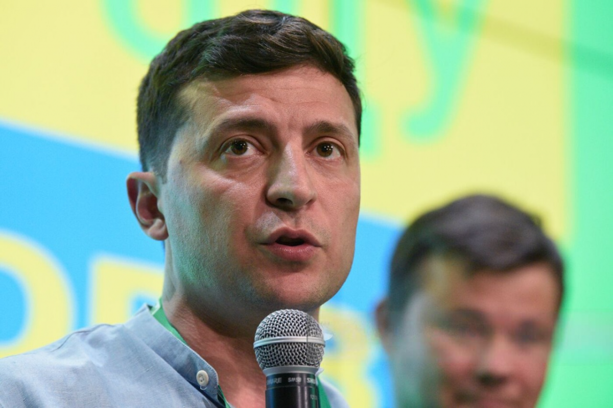 Зеленский на французском высказал просьбу о поддержке перед полупустым парламентом Франции Зеленский на французском высказал просьбу о поддержке перед полупустым парламентом Франции
