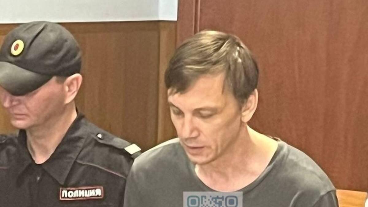 Суд арестовал рокера Медведкина, ранившего главу АНО «Цифровые платформы» и убившего его товарища Суд арестовал рокера Медведкина, ранившего главу АНО «Цифровые платформы» и убившего его товарища