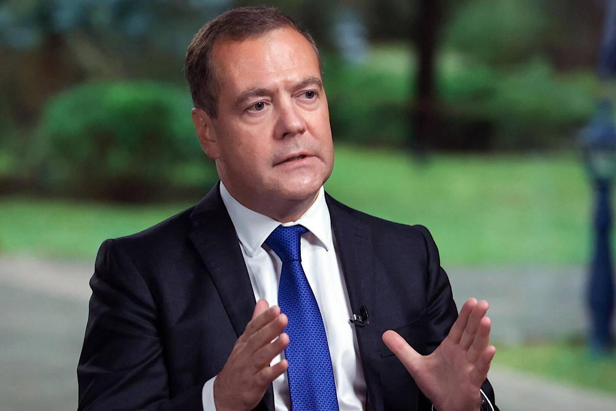 Медведев заявил, что Трамп «доломал» Киев, заставив расплачиваться за помощь ископаемыми Медведев заявил, что Трамп «доломал» Киев, заставив расплачиваться за помощь ископаемыми