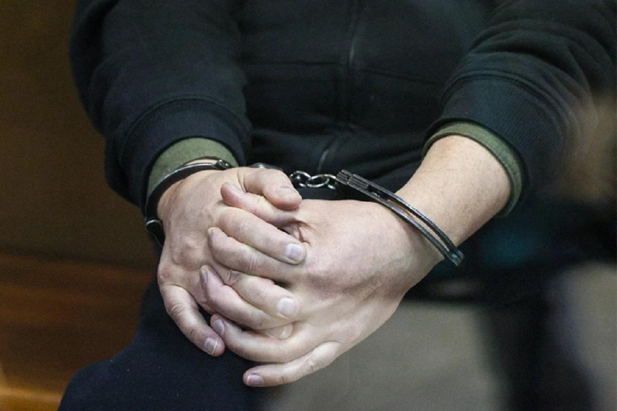 В Севастополе арестовали на два месяца двоих подозреваемых в работе на СБУ В Севастополе арестовали на два месяца двоих подозреваемых в работе на СБУ