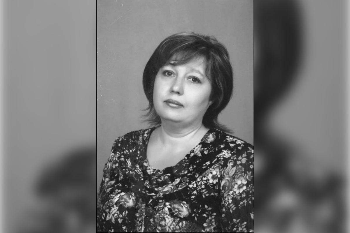 В Волгограде на школьной линейке скоропостижно умерла учительница В Волгограде на школьной линейке скоропостижно умерла учительница