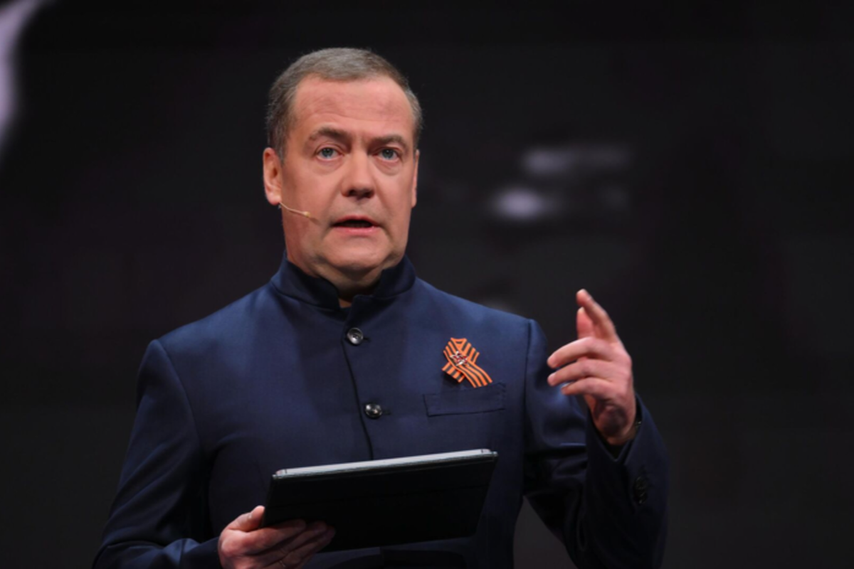 «Хочет узаконить себя»: Медведев раскрыл мотивы Зеленского «Хочет узаконить себя»: Медведев раскрыл мотивы Зеленского
