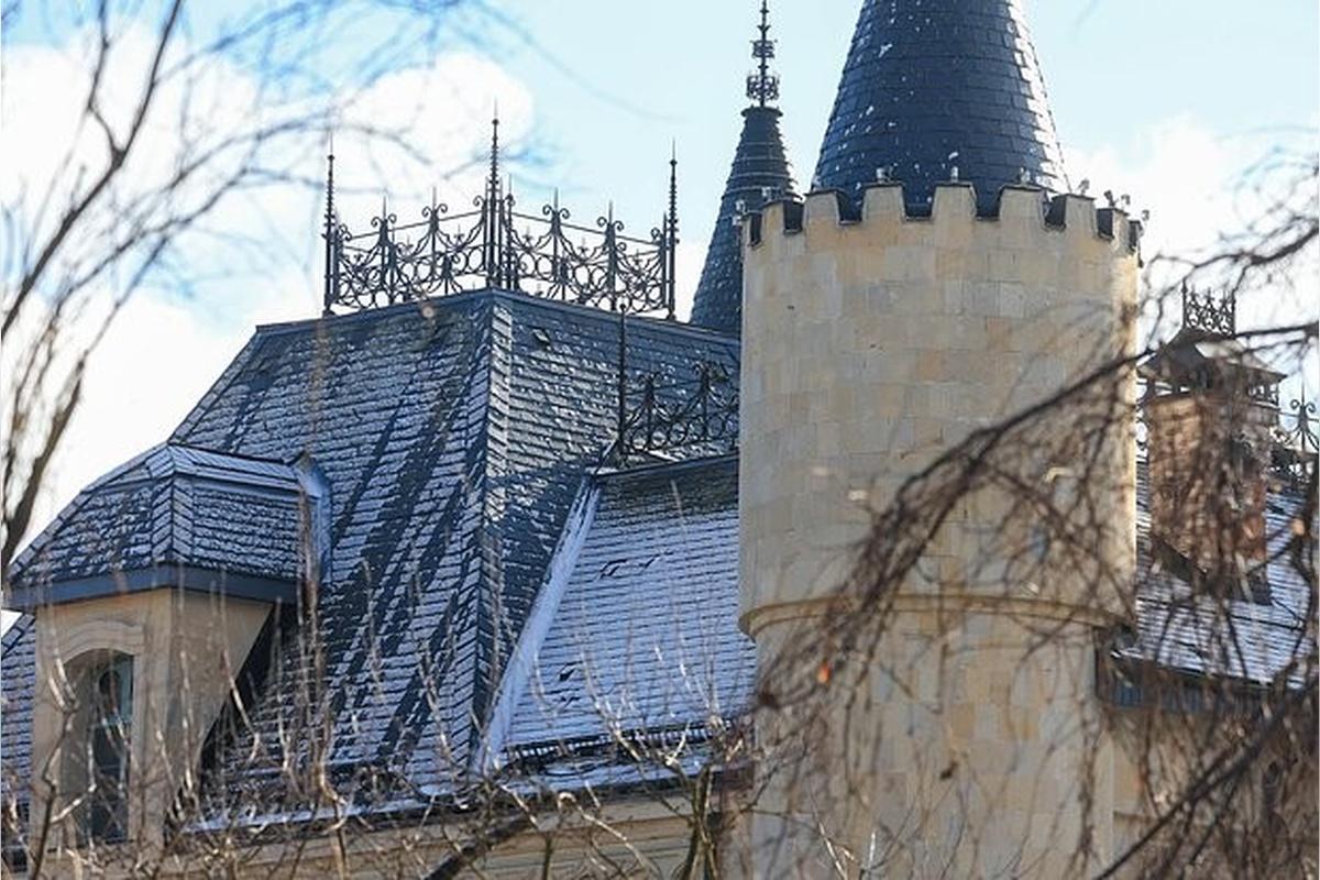 Замку Аллы Пугачевой предложили найти новое предназначение Замку Аллы Пугачевой предложили найти новое предназначение