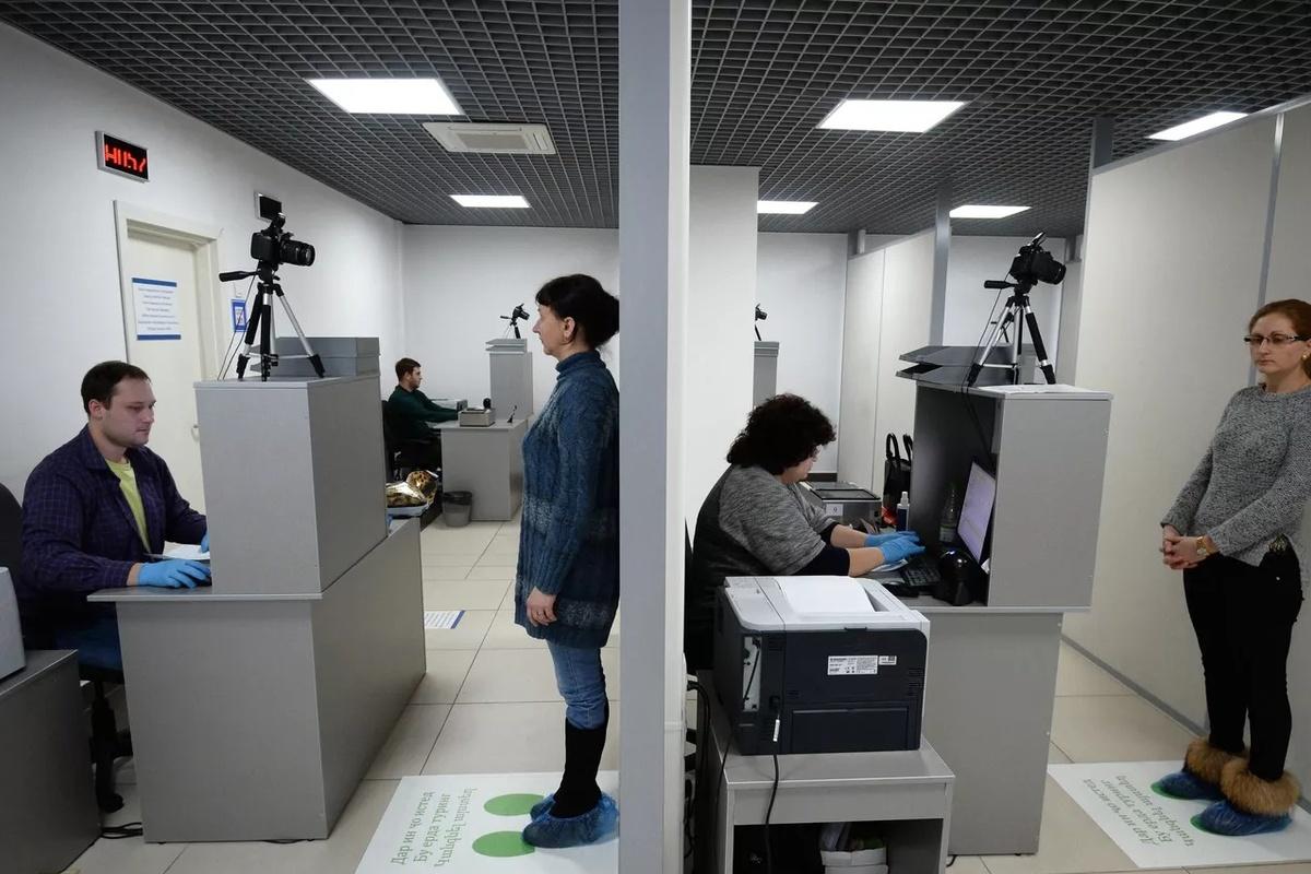 В Москве мигранты должны будут заплатить за патент на работу около 9000 рублей В Москве мигранты должны будут заплатить за патент на работу около 9000 рублей