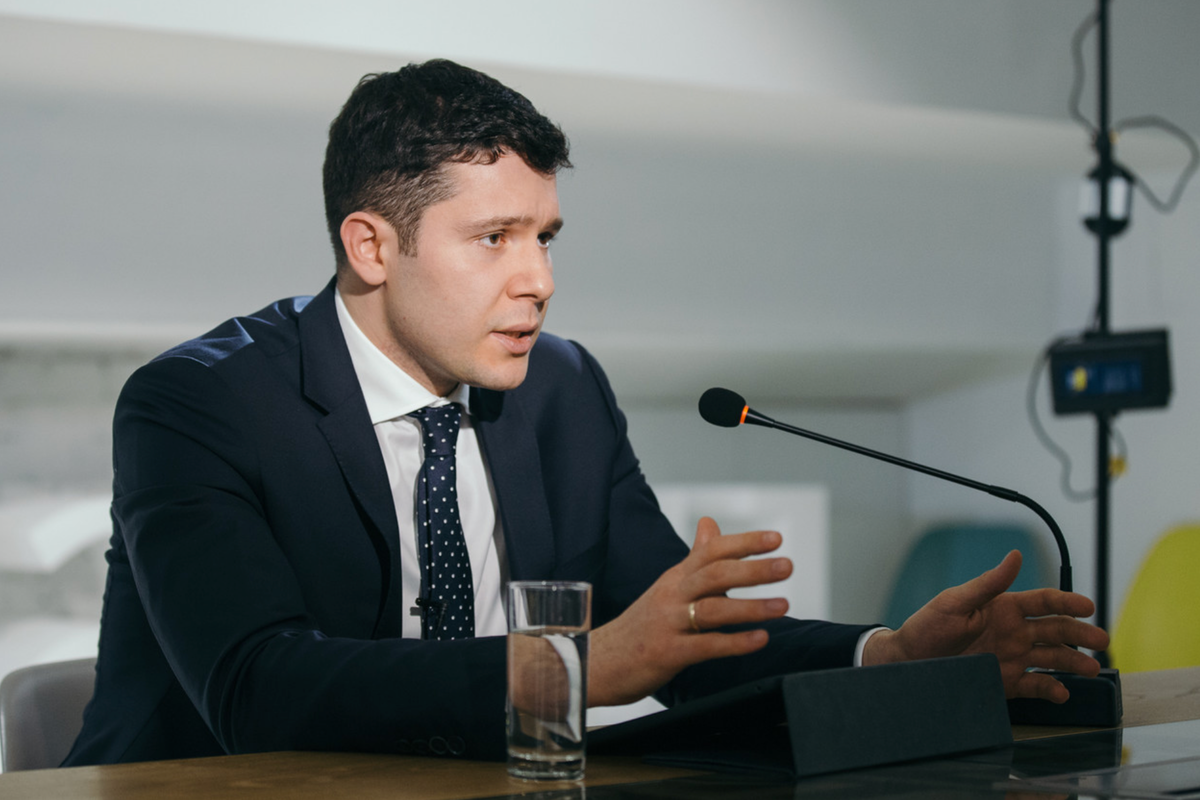 Алиханов: Официальных очередей из инофирм на возврат в РФ пока нет Алиханов: Официальных очередей из инофирм на возврат в РФ пока нет