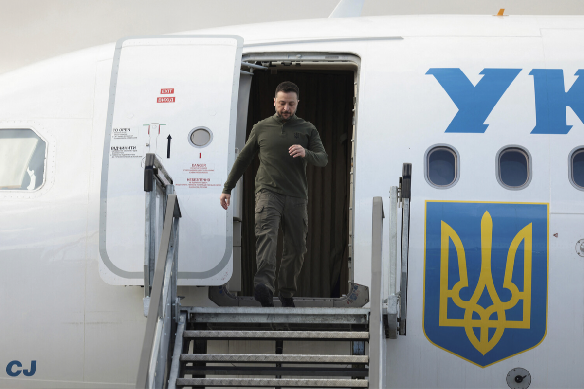 Самолет Зеленского покинул Ирландию держа курс через океан в США Самолет Зеленского покинул Ирландию держа курс через океан в США