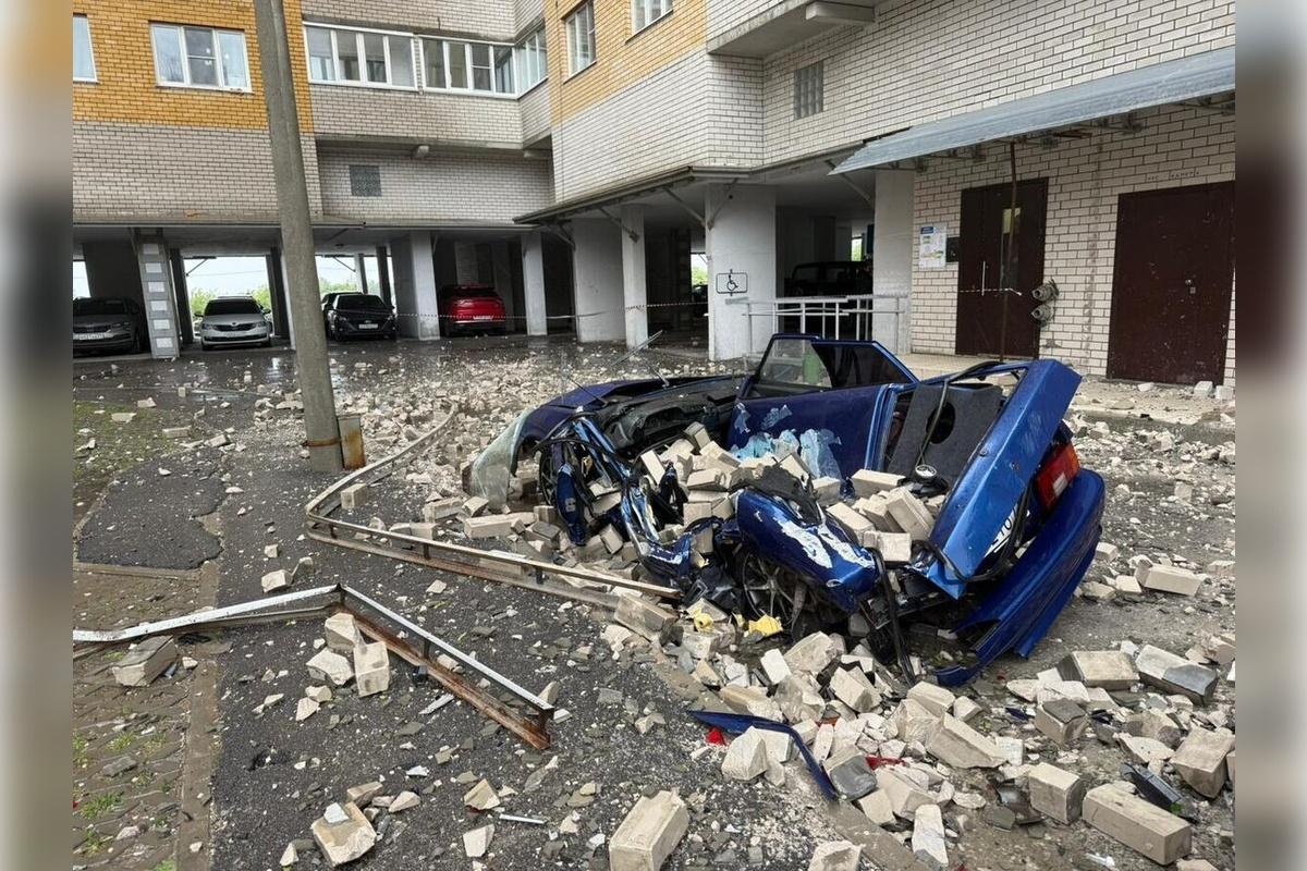 В Чебоксарах возбудили уголовное дело после обрушения кирпичной кладки жилого дома В Чебоксарах возбудили уголовное дело после обрушения кирпичной кладки жилого дома