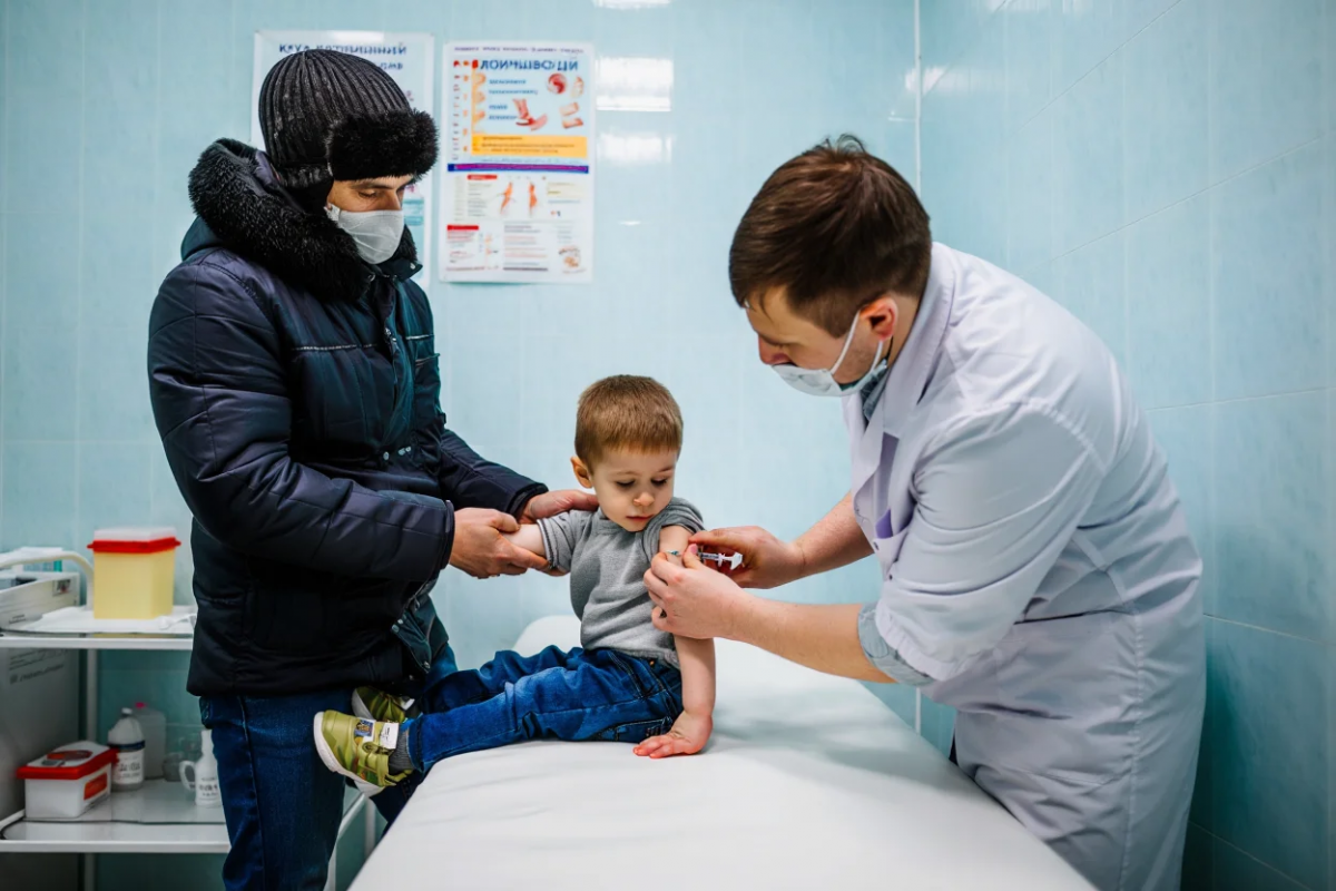 Врач объяснила, почему вакцинация нужна детям и развеяла мифы Врач объяснила, почему вакцинация нужна детям и развеяла мифы