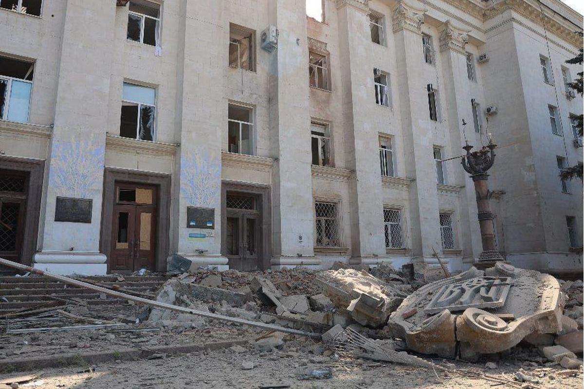 Российские ВКС лишили администрацию Херсона украинского трезубца Российские ВКС лишили администрацию Херсона украинского трезубца