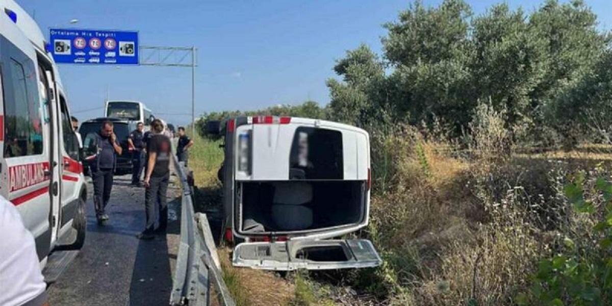 В Анталье шесть туристов пострадали в ДТП с микроавтобусом В Анталье шесть туристов пострадали в ДТП с микроавтобусом