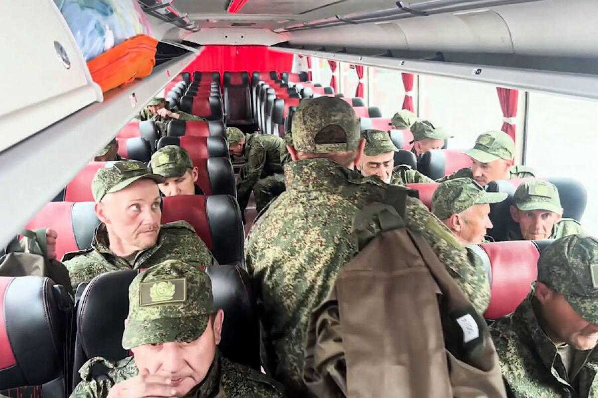 Россия и Украина осуществили обмен военнопленными до 25 лет Россия и Украина осуществили обмен военнопленными до 25 лет