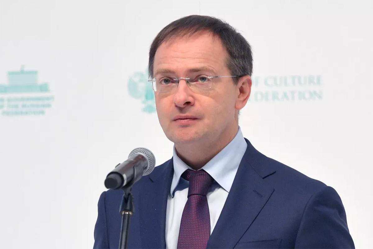 Мединский заявил, что семьи украинского руководства находятся за границей