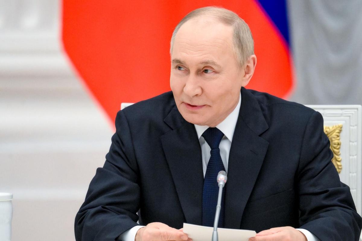 Владимир Путин назвал медиков в зоне СВО настоящими героями Владимир Путин назвал медиков в зоне СВО настоящими героями