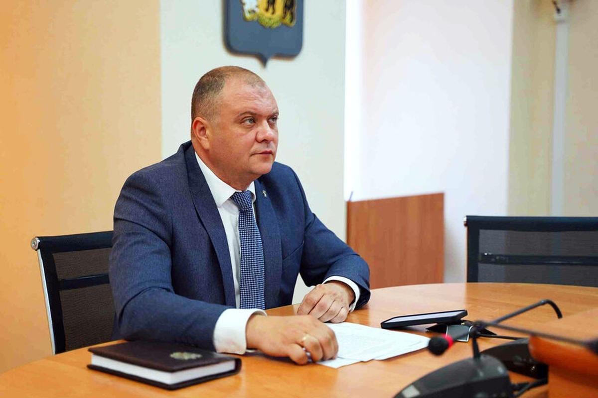Депутат Ярославской областной думы Михаил Писарц отправлен под домашний арест Депутат Ярославской областной думы Михаил Писарц отправлен под домашний арест
