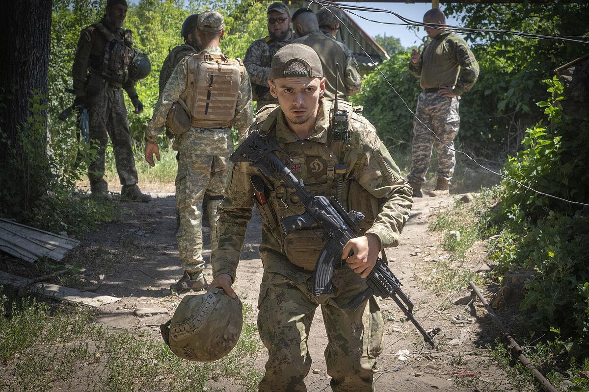 Командиры украинской армии бросили новобранцев на штурм Отрадного под видом тренировки Командиры украинской армии бросили новобранцев на штурм Отрадного под видом тренировки